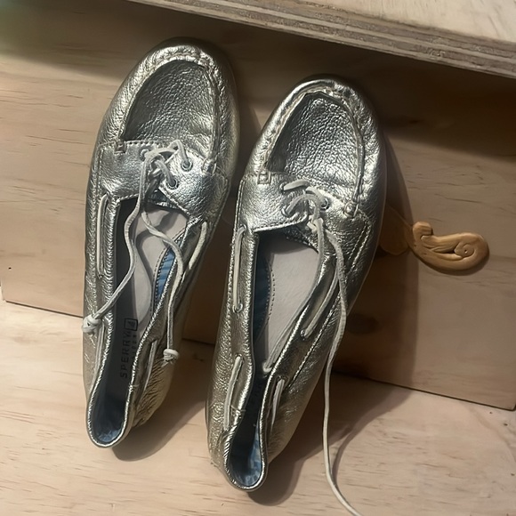 Silver sperrys - Picture 2 of 4